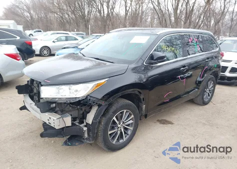2018 Toyota Highlander Xle z USA, uszkodzony, nr VIN 5TDJZRFH9JS843737